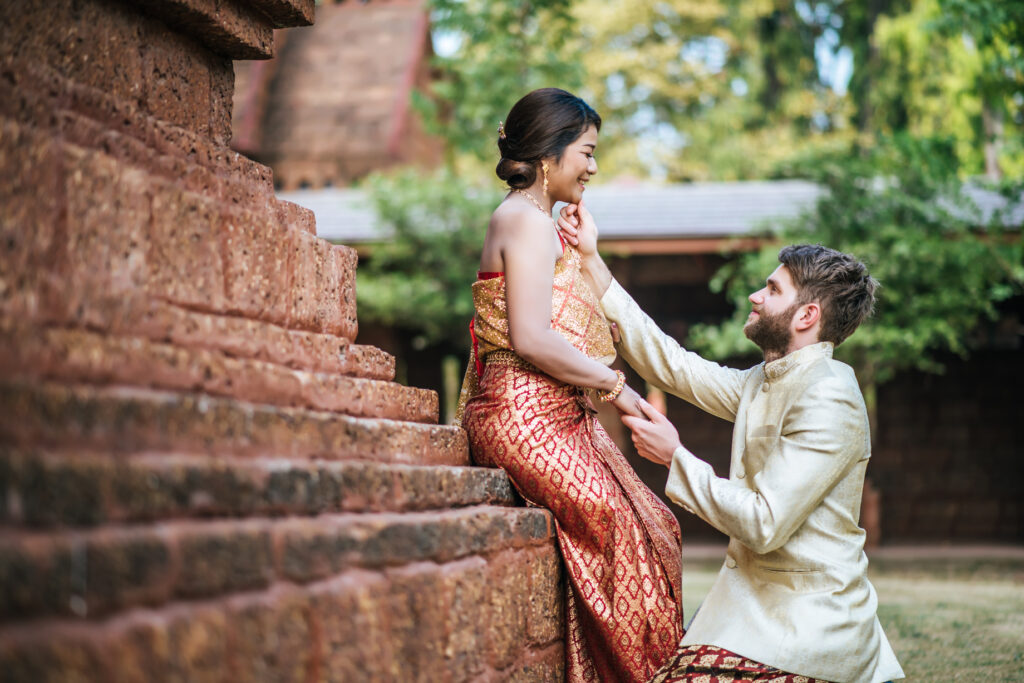 Mengungkap Harga Fotografer Wedding Jakarta dan Paket Pernikahan untuk Memastikan Momen Bahagiamu Terabadikan asian bride caucasian groom have romantic time with thailand dress