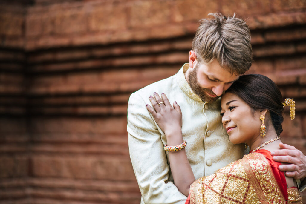 Mengabadikan Momen Indah dengan Fotografer Wedding Bogor yang Profesional asian bride caucasian groom have romantic time with thailand dress 3