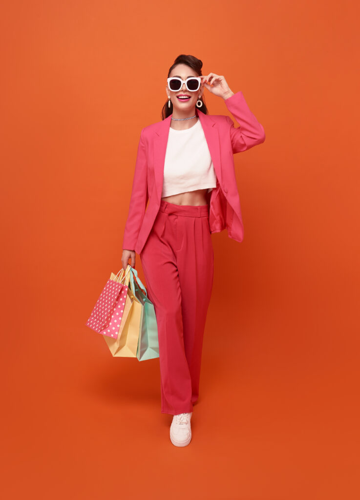 Meningkatkan Kualitas Bisnis Fashion Anda dengan Jasa Foto Produk Profesional di Jakarta cheerful happy woman enjoying shopping summer sale she is carrying shopping bags walking