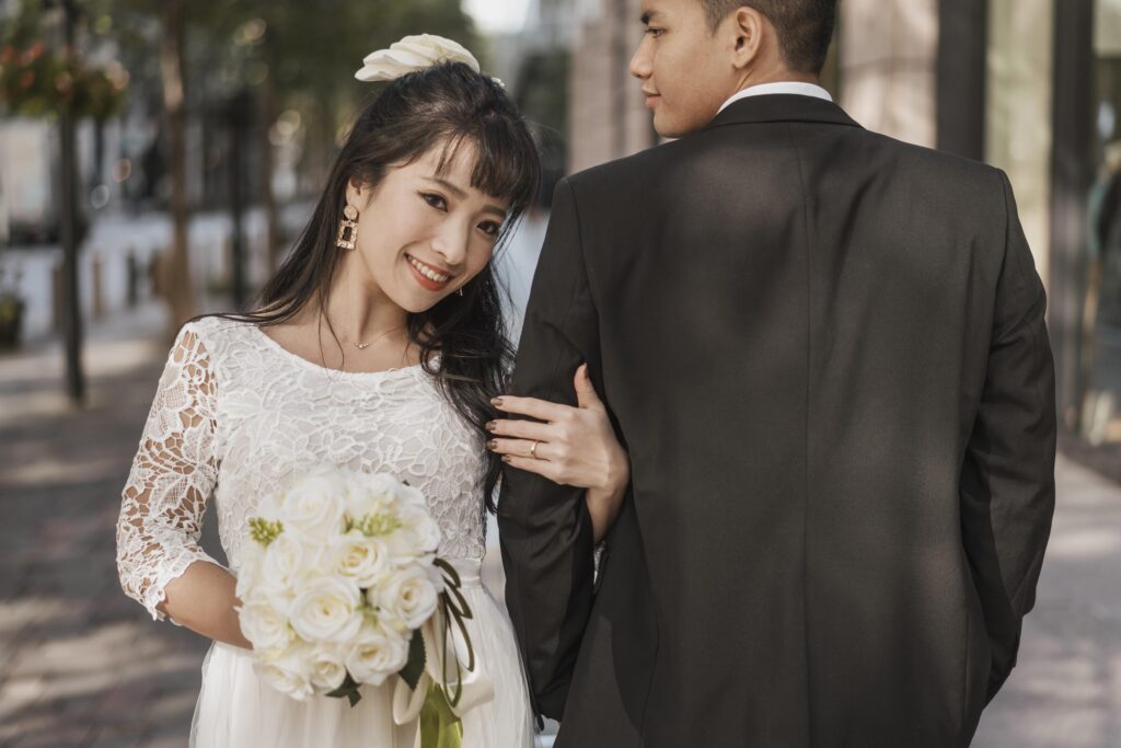 Temukan Jasa Foto Pernikahan Murah di Jakarta dengan Layanan Profesional dan Berkualitas Tinggi front view bride holding her husband s hand outdoors