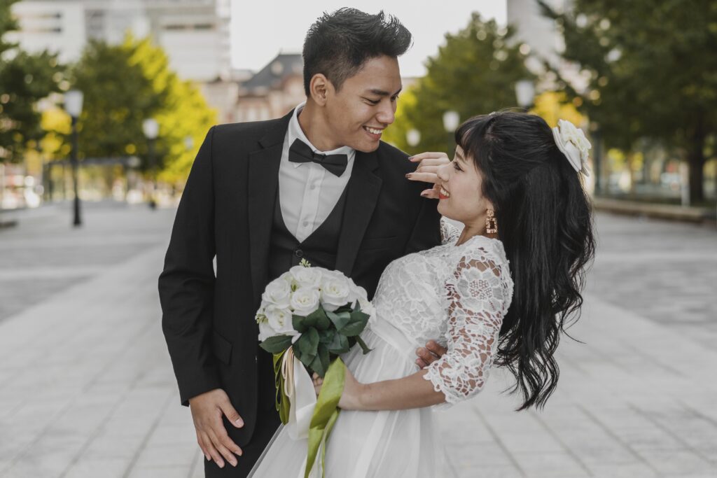 Mengabadikan Momen Indah Anda Dengan Jasa Foto Prewedding Bogor Profesional dan Berkualitas groom holding bride by her back romantic pose